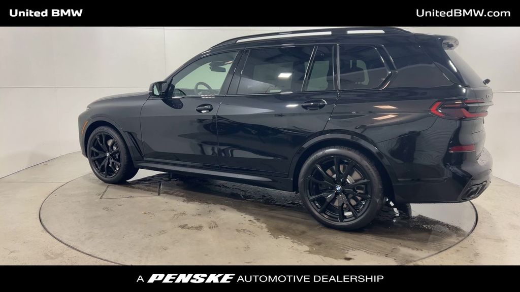 2025 BMW X7 M60i 6