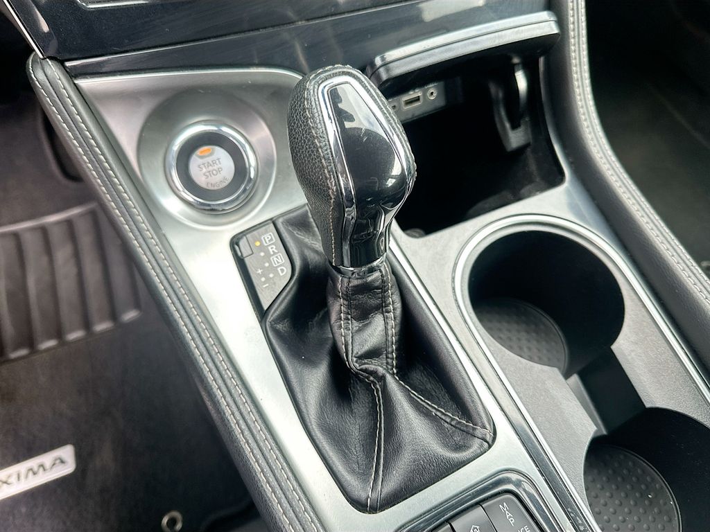 Used 2021 Blue Nissan Platinum image 17