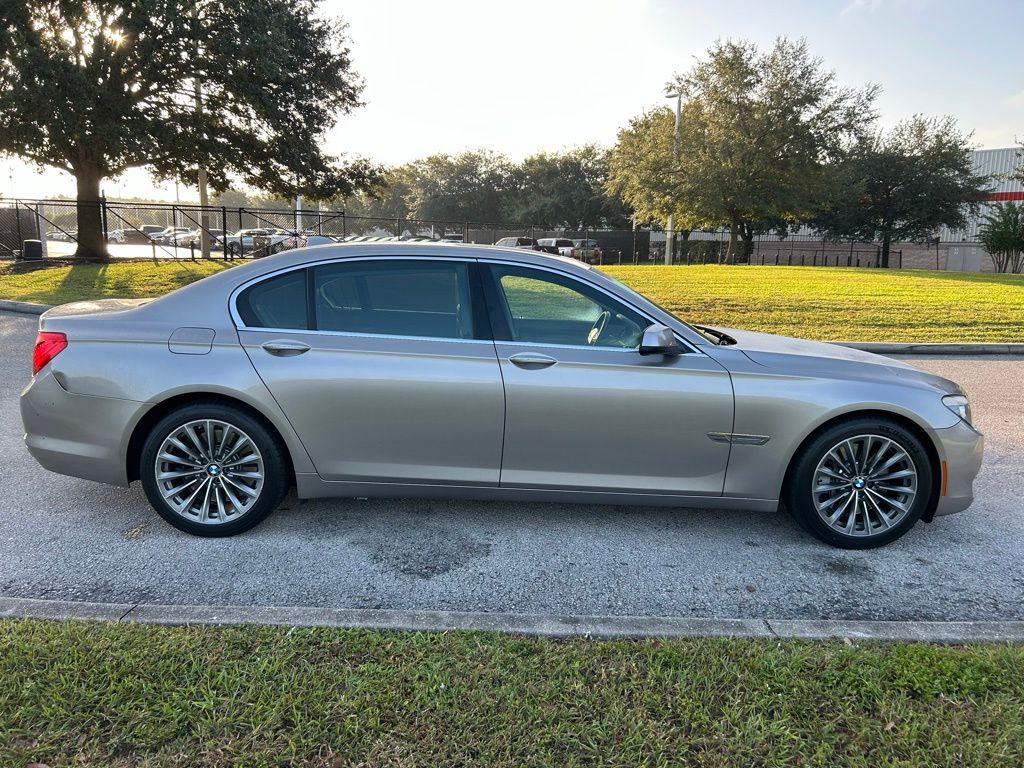 Thumbnail: 2011 BMW 7 Series - 6