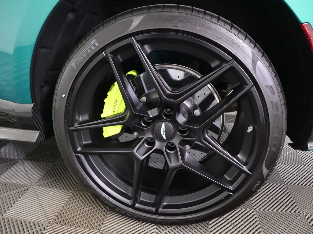 Thumbnail: 2026 Aston Martin DBX - 32