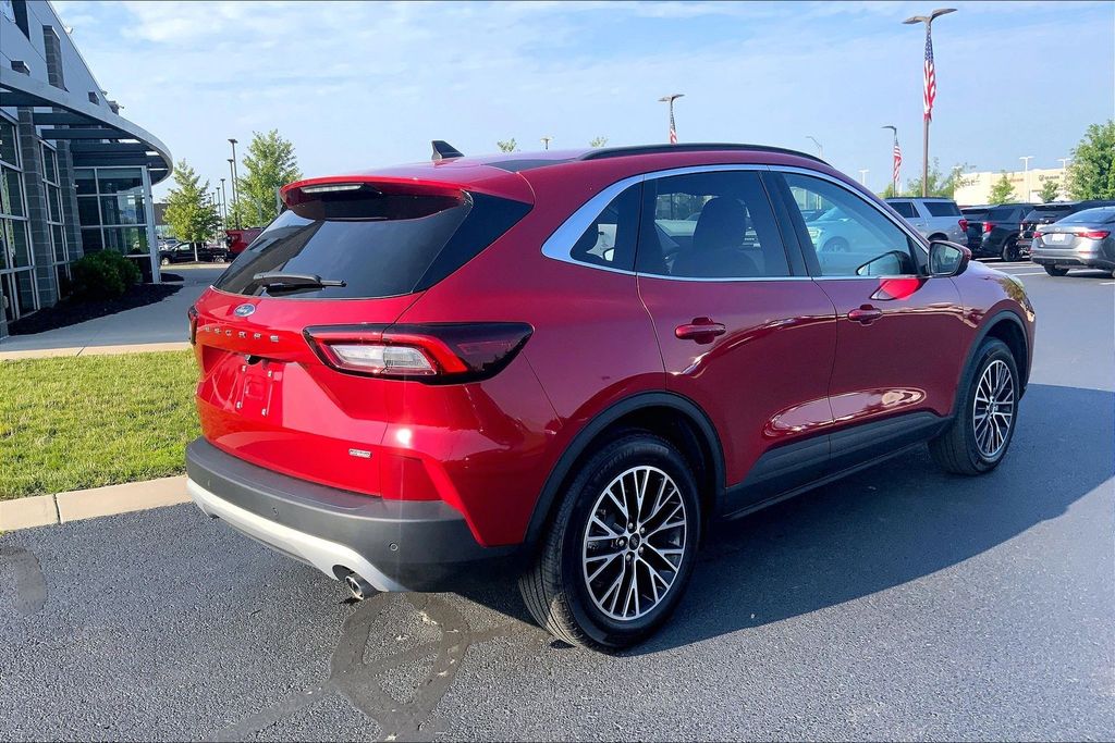Used 2025 Red Ford Base image 6