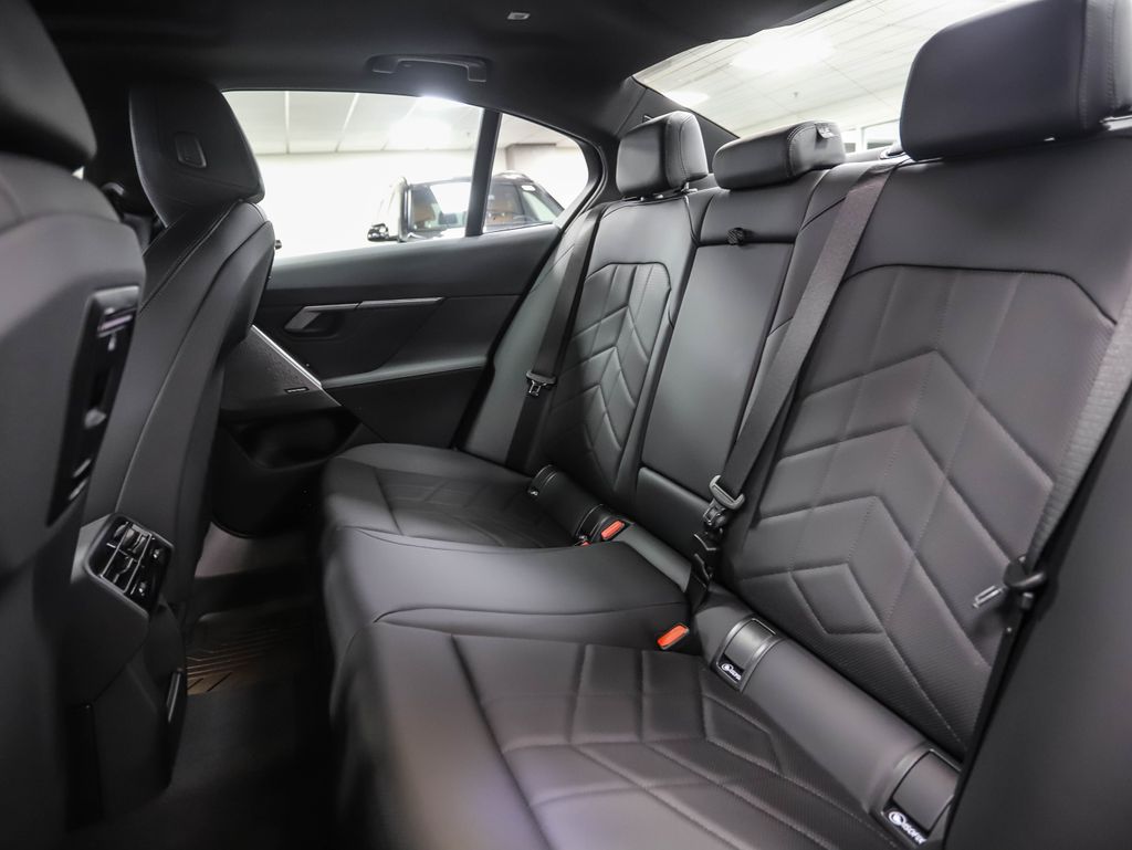 Thumbnail: 2025 BMW 5 Series - 21