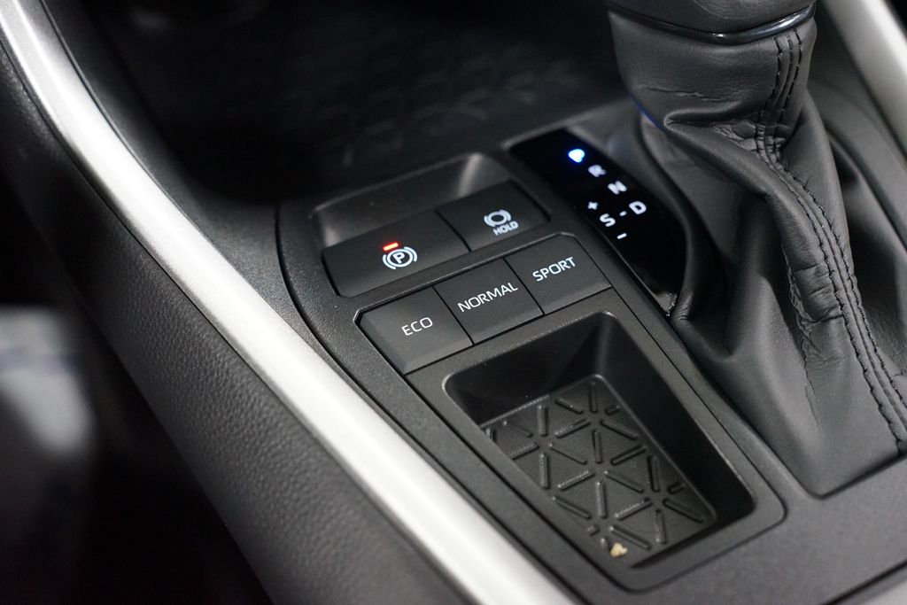 Thumbnail: 2025 Toyota RAV4 - 22