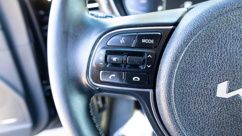 Used 2022 Kia Niro EX Premium 4D Sport Utility