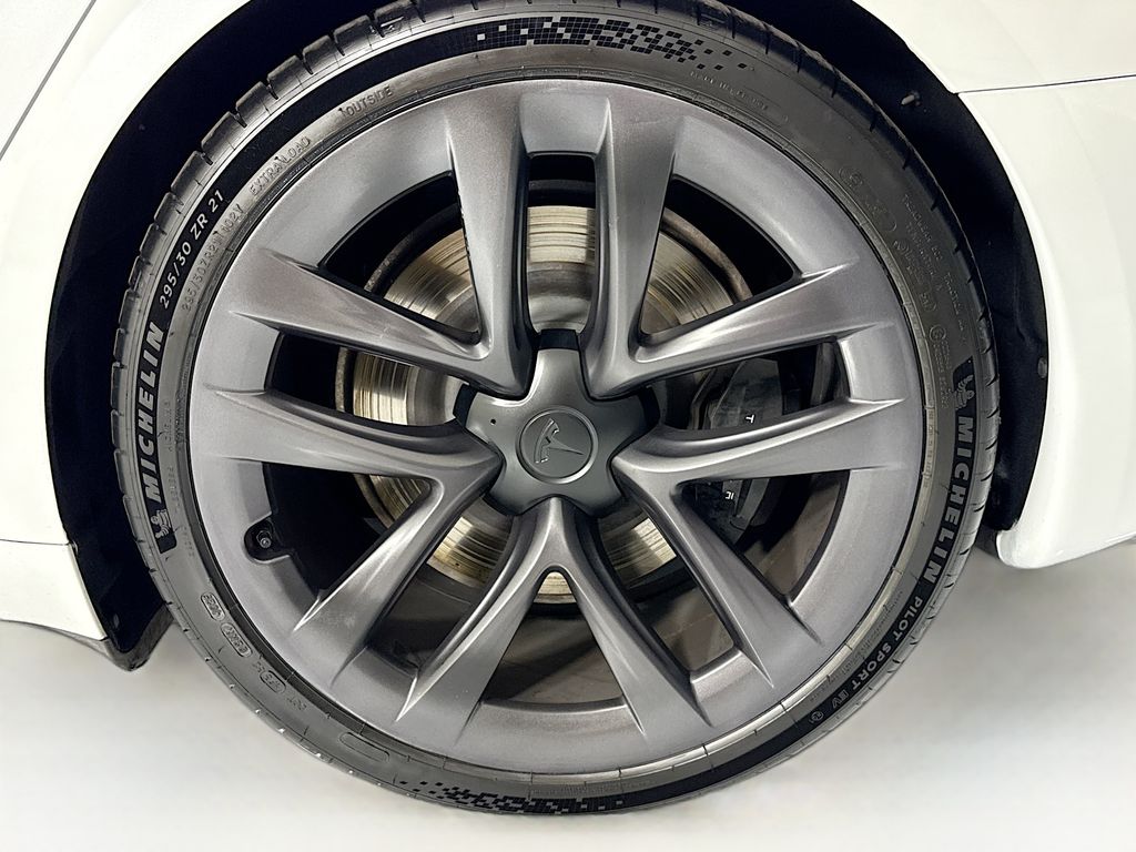 Thumbnail: 2022 Tesla Model S - 32