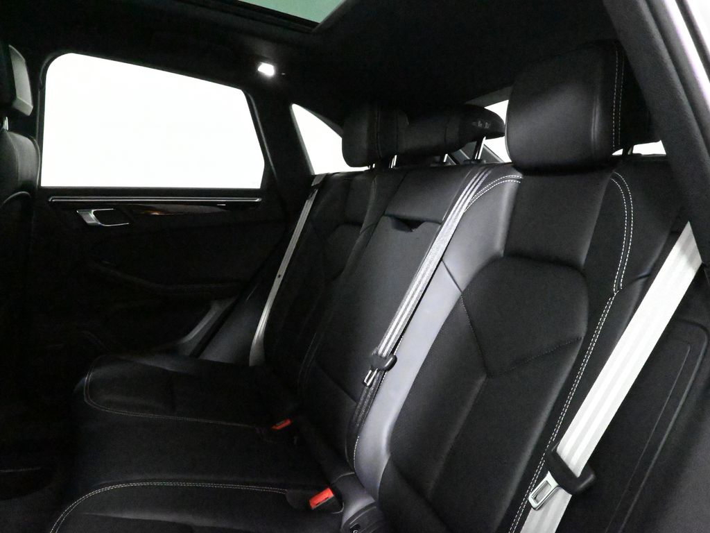 2024 Porsche Macan  18