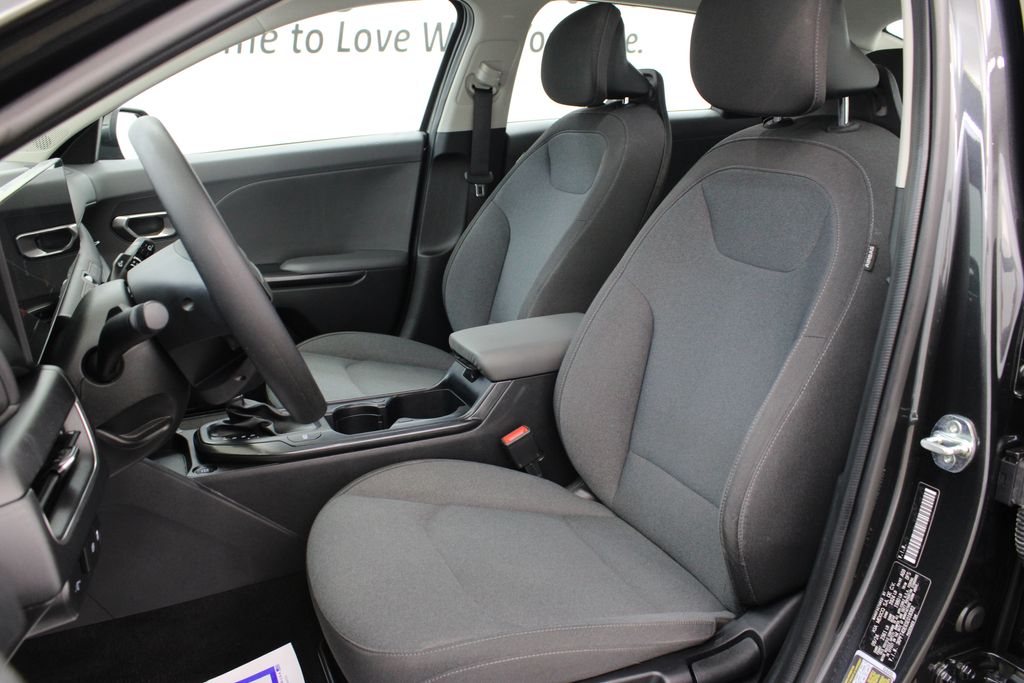 used 2025 Kia K4 car