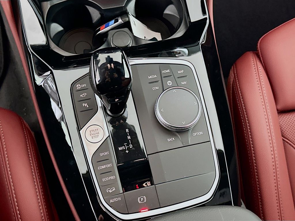 Thumbnail: 2025 BMW X4 - 15