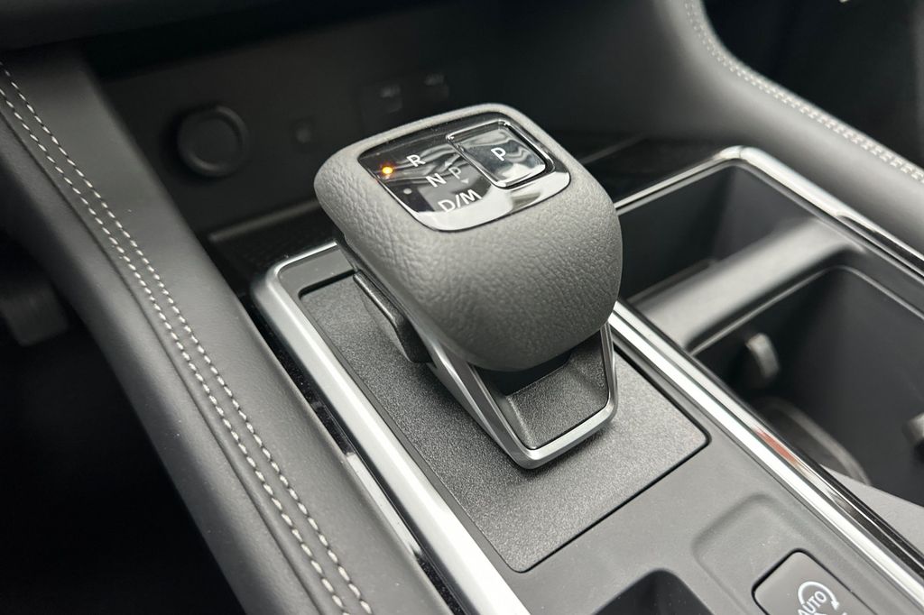 2025 Nissan Pathfinder Platinum - Photo 18
