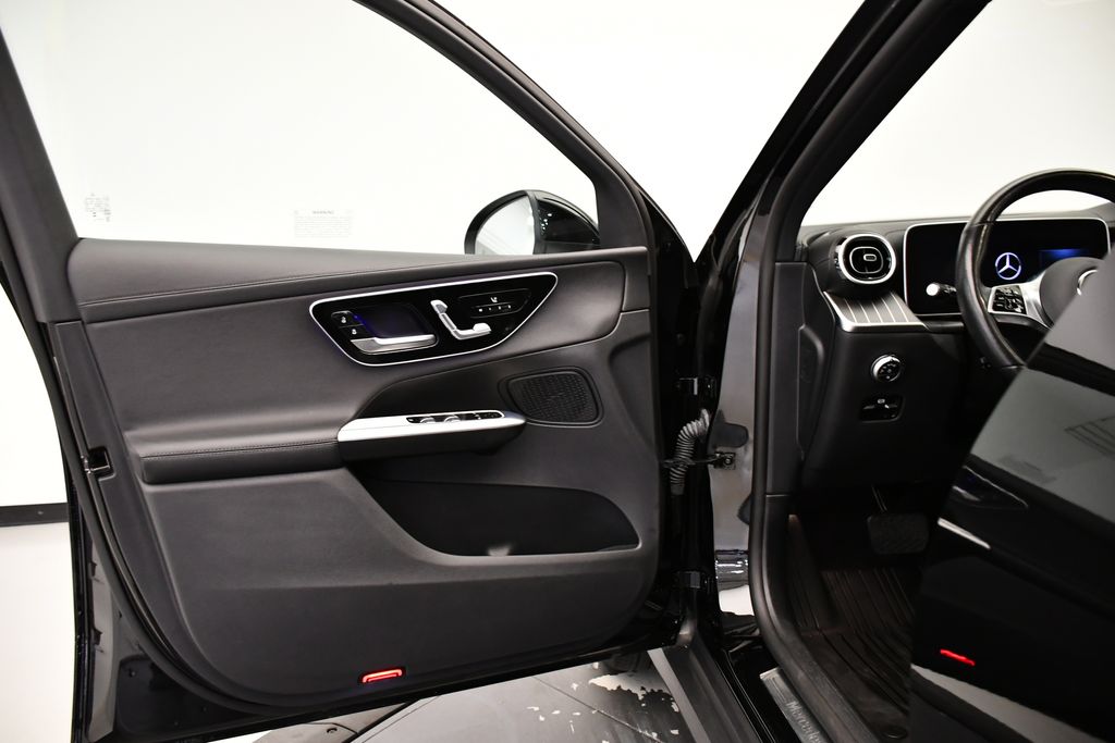 Thumbnail: 2024 Mercedes-Benz GLC - 30