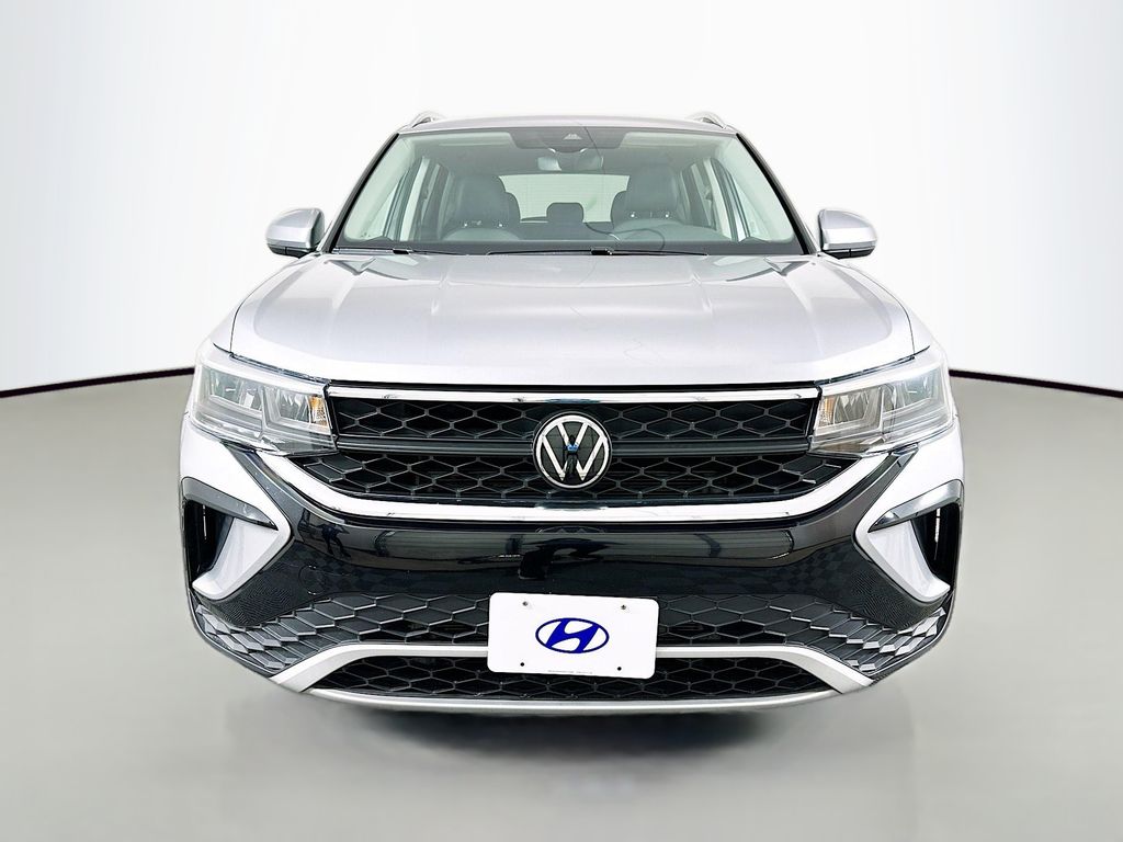 2024 Volkswagen Taos SE 2