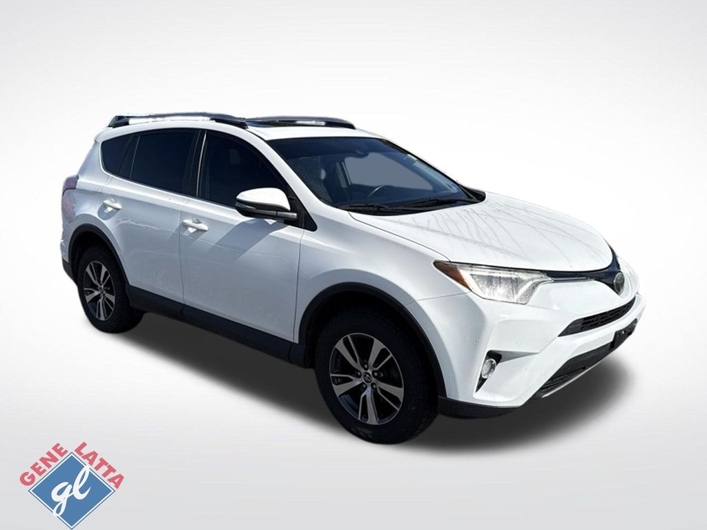 2018 Toyota RAV4 Blanco (Super White) SUV/Crossover Tracción en las cuatro ruedas 6 velocidades Automática