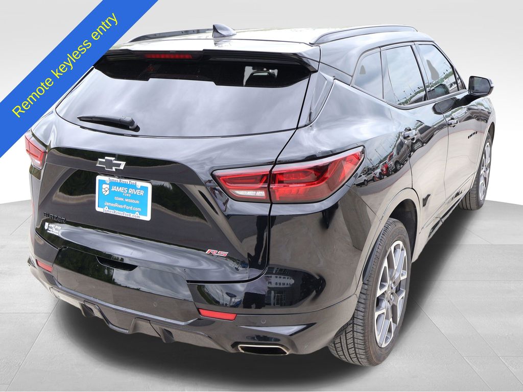 View vehicle photo 5