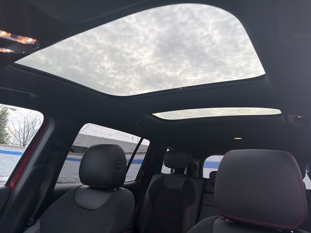 Thumbnail: 2020 Mercedes-Benz GLB - 11