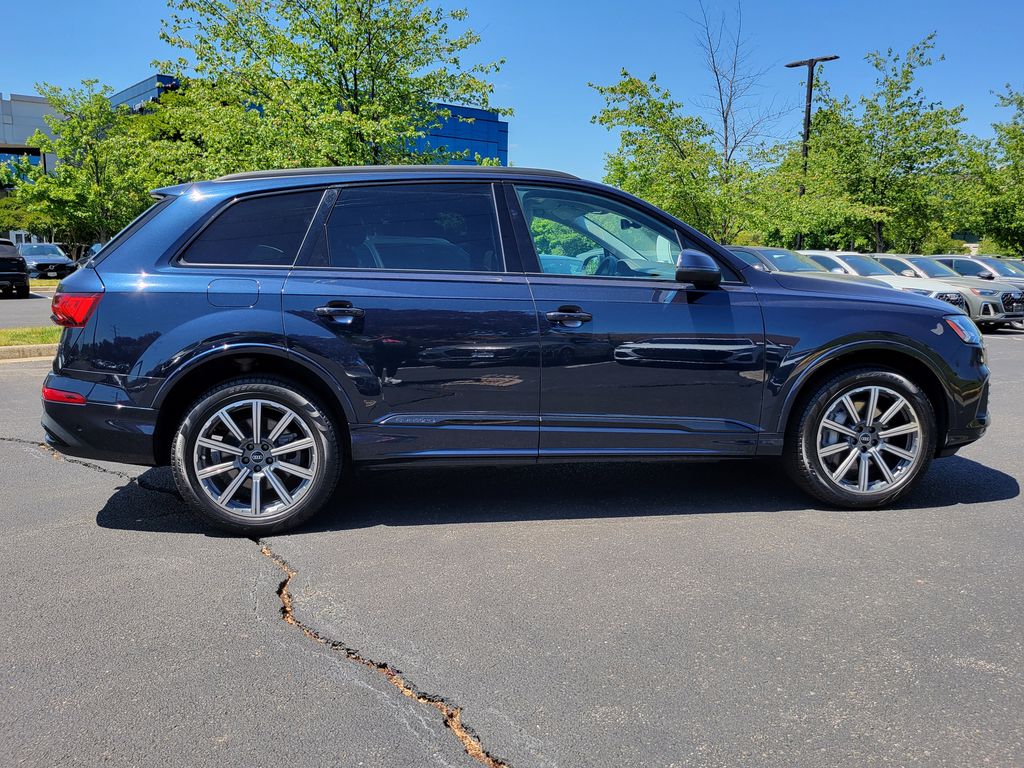 Thumbnail: 2023 Audi Q7 - 6