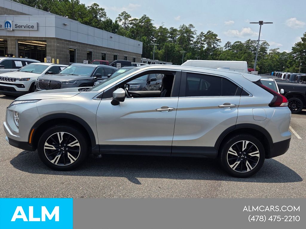 Used 2024 Silver Mitsubishi SE image 4