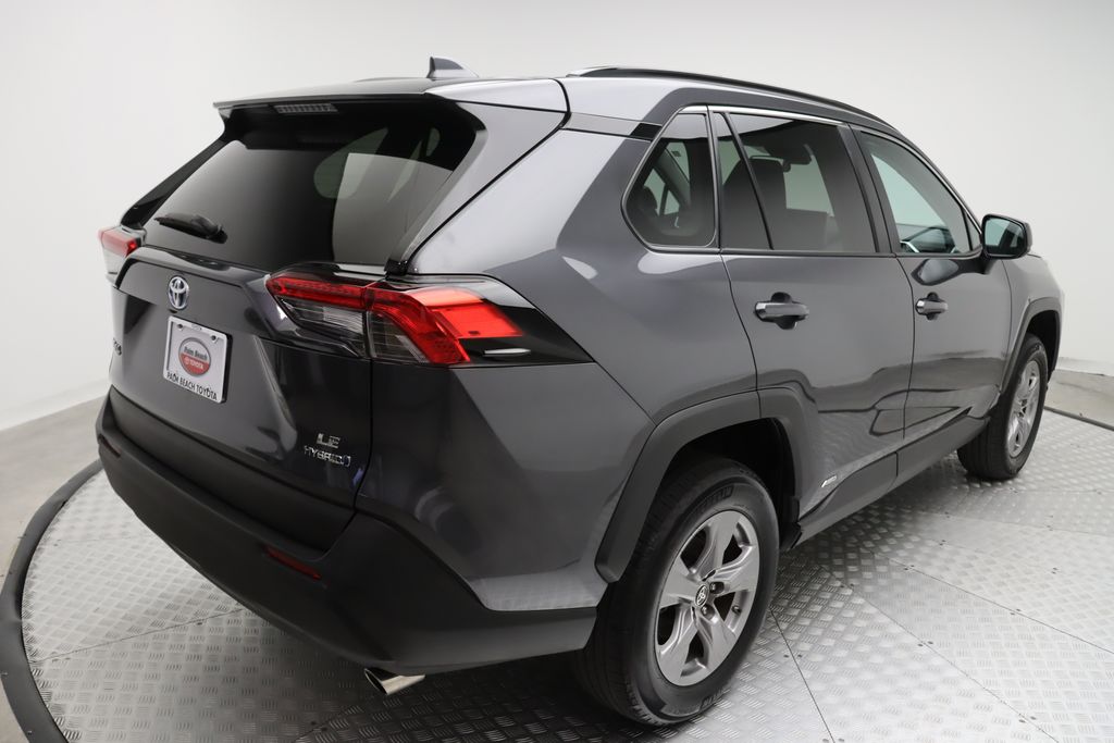 2024 Toyota RAV4 LE 8