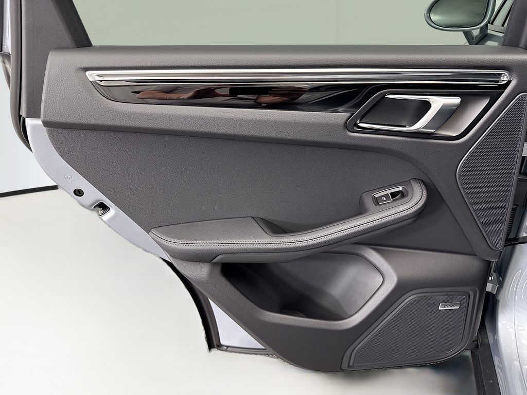 Thumbnail: 2026 Porsche Macan - 27