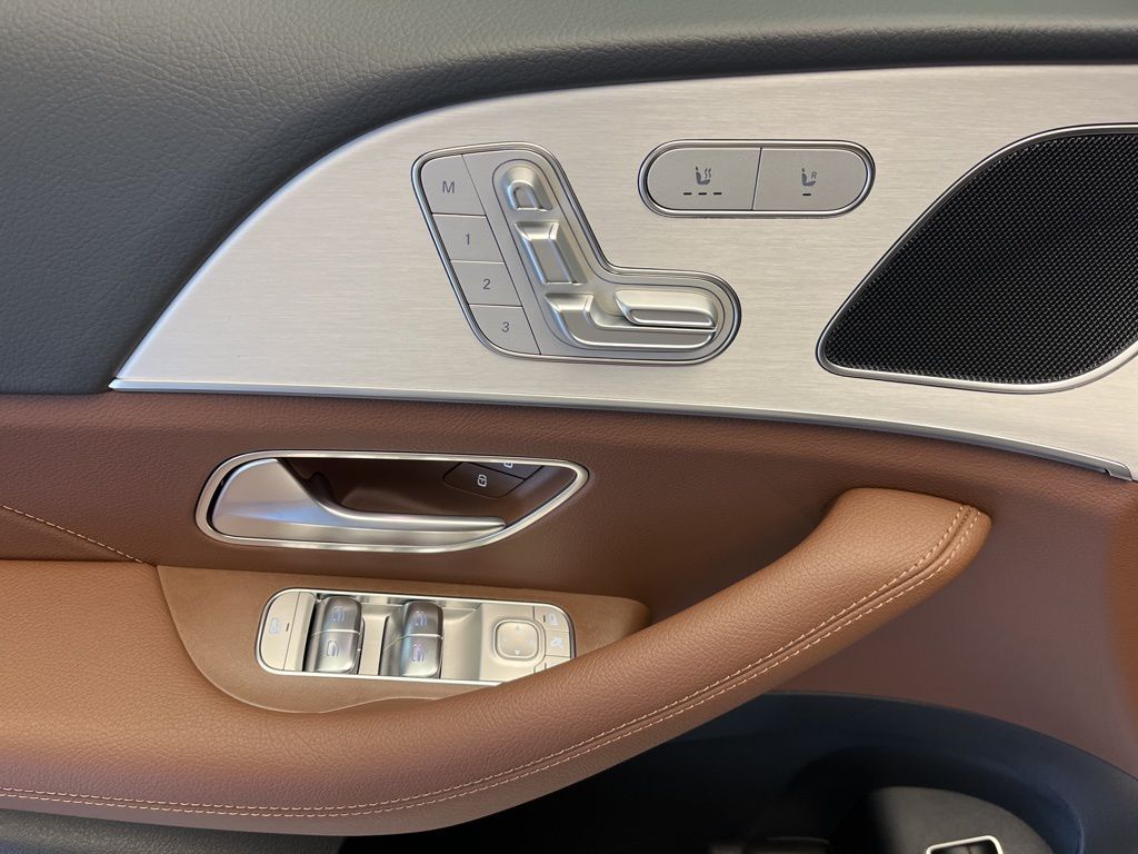 Thumbnail: 2026 Mercedes-Benz GLE - 12