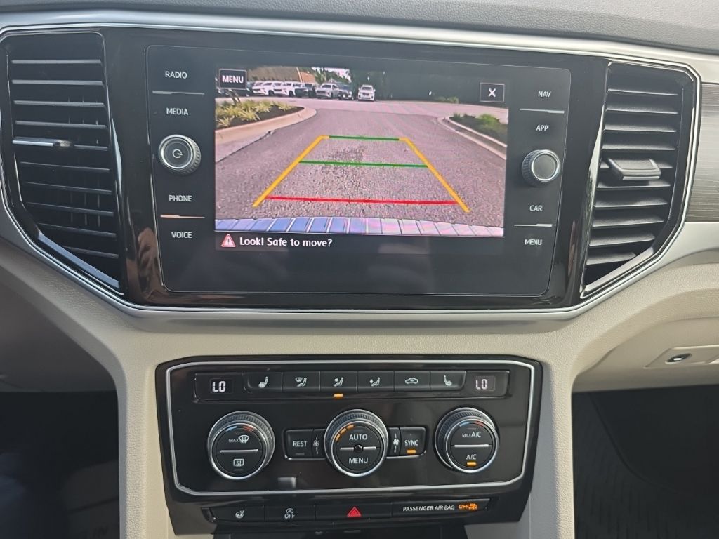 Used 2019 White Volkswagen SEL image 20