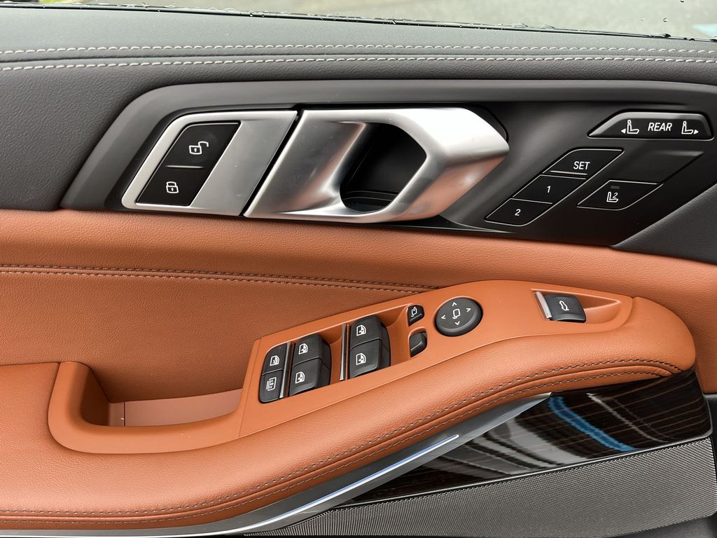 Thumbnail: 2026 BMW X7 - 13