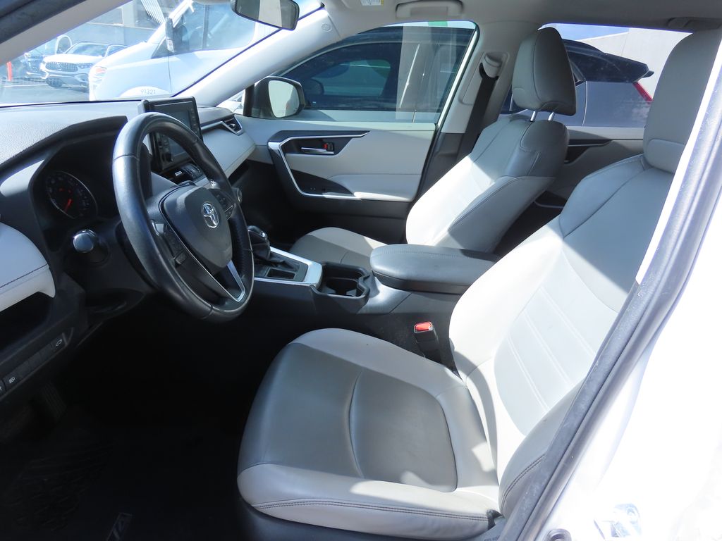 Thumbnail: 2019 Toyota RAV4 - 10