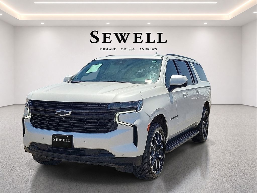 White (Iridescent Pearl Tricoat) 2024 Chevrolet Suburban SUV / Crossover 4X2 Automatic