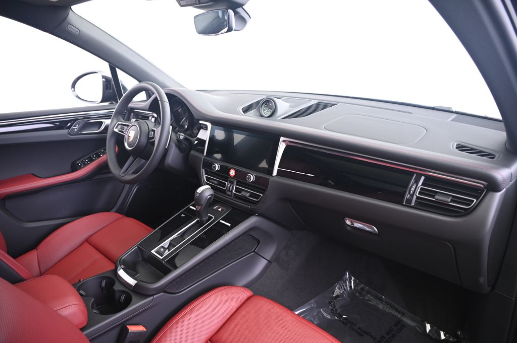 Thumbnail: 2025 Porsche Macan - 22