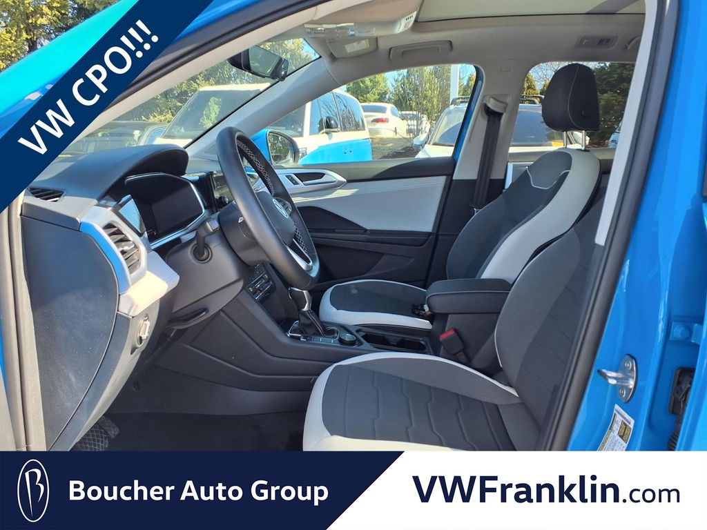 View vehicle photo 7