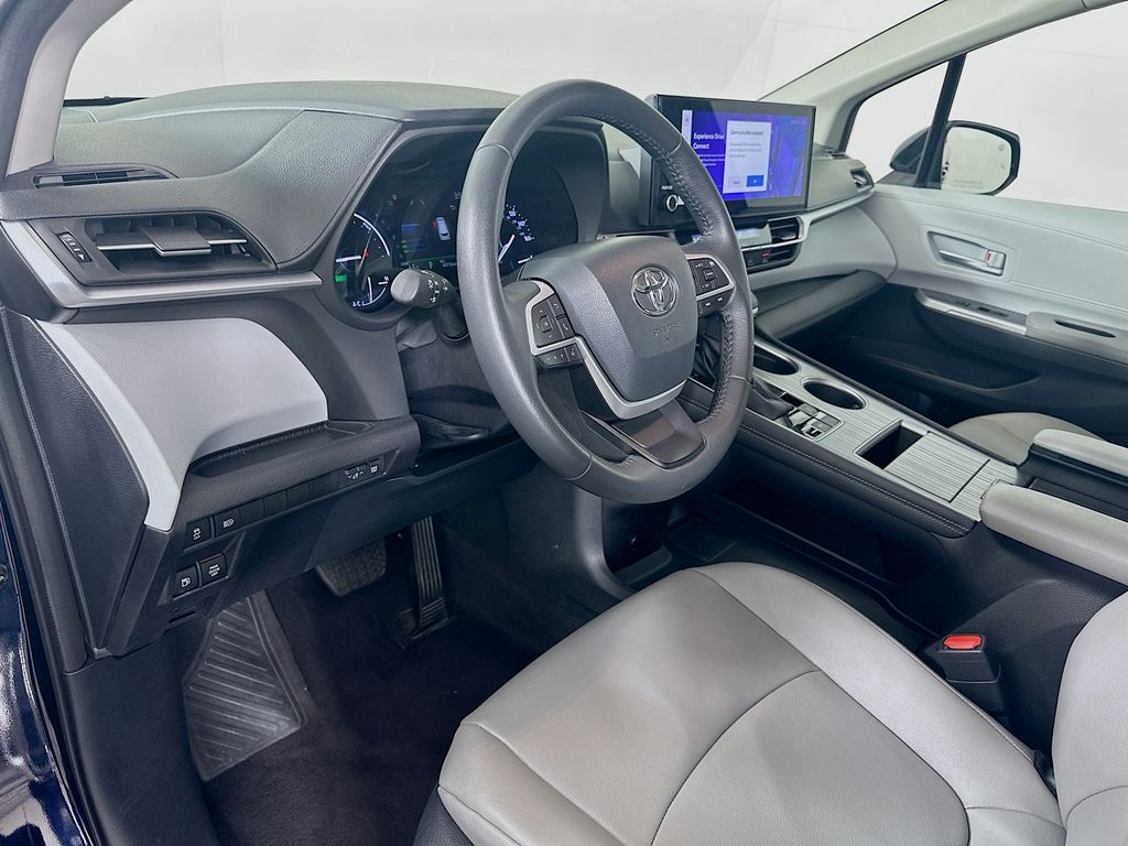 Thumbnail: 2025 Toyota Sienna - 9