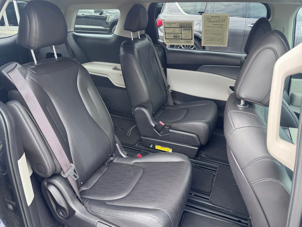 2024 Kia Carnival MPV LX Seat Package