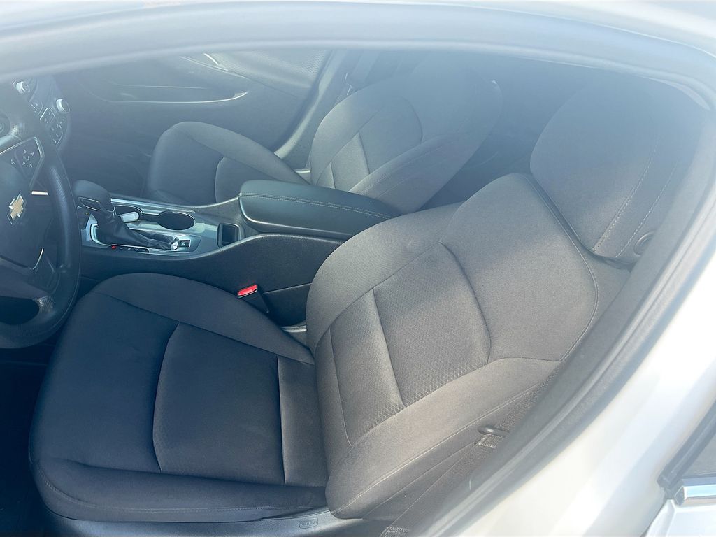 Used 2024 White Chevrolet LT image 18