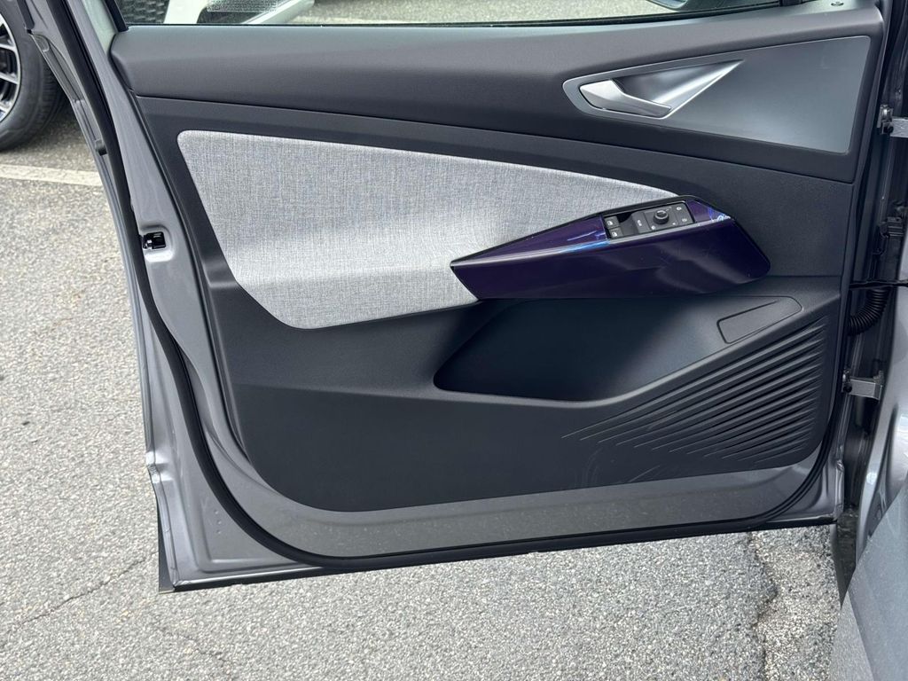 2025 Volkswagen ID.4 Pro photo