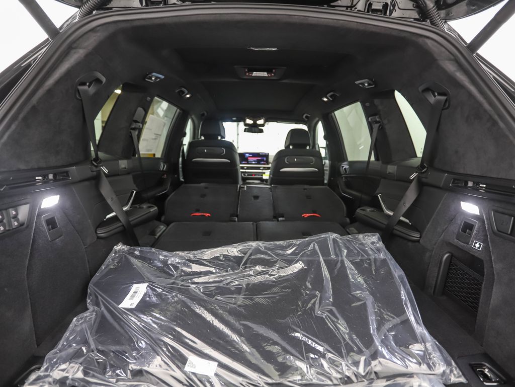 Thumbnail: 2026 BMW X7 - 29
