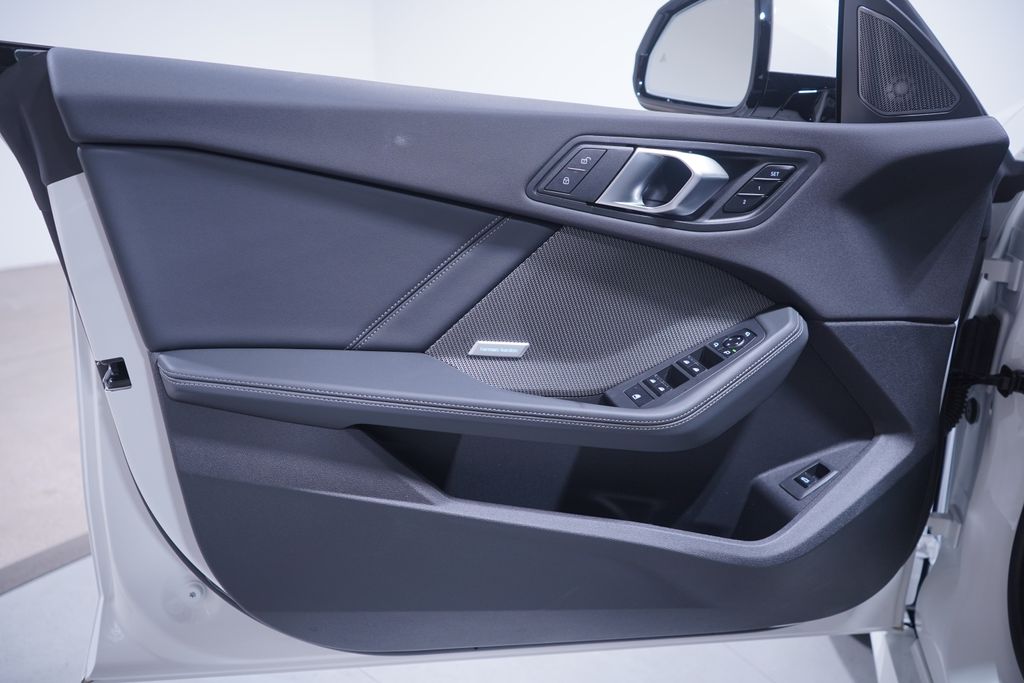 2025 BMW 2 Series  9