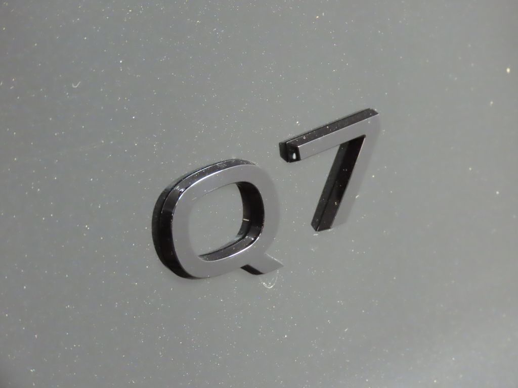 Thumbnail: 2025 Audi Q7 - 9