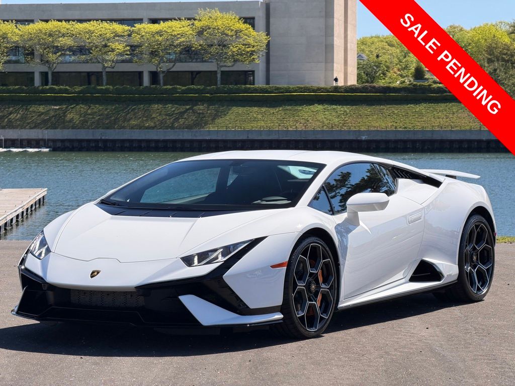 White 2023 Lamborghini Huracan Coupe Rear-Wheel Drive 7-Speed Manual