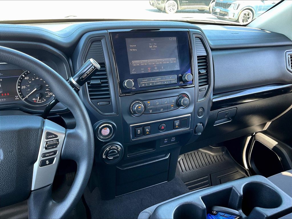 2024 Nissan Titan — photo 17