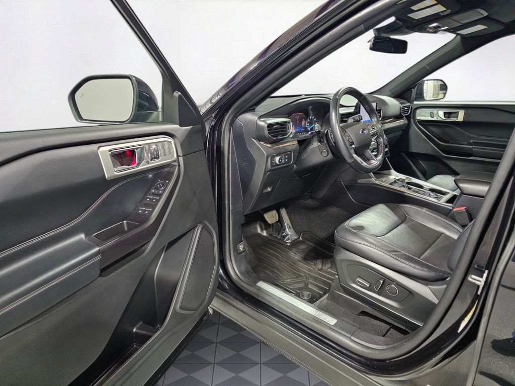 Used 2020 Black Ford Limited image 20