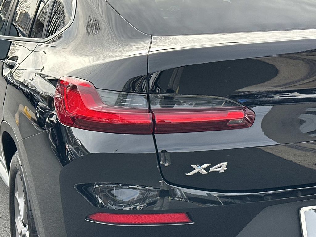 Thumbnail: 2023 BMW X4 - 10