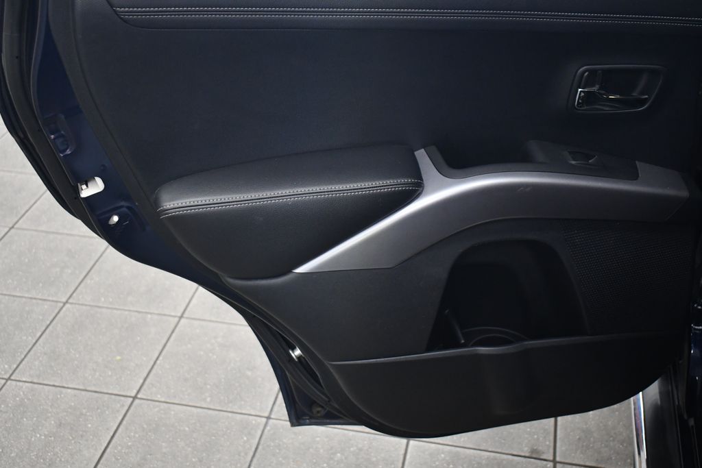 Thumbnail: 2013 Mitsubishi Outlander - 29