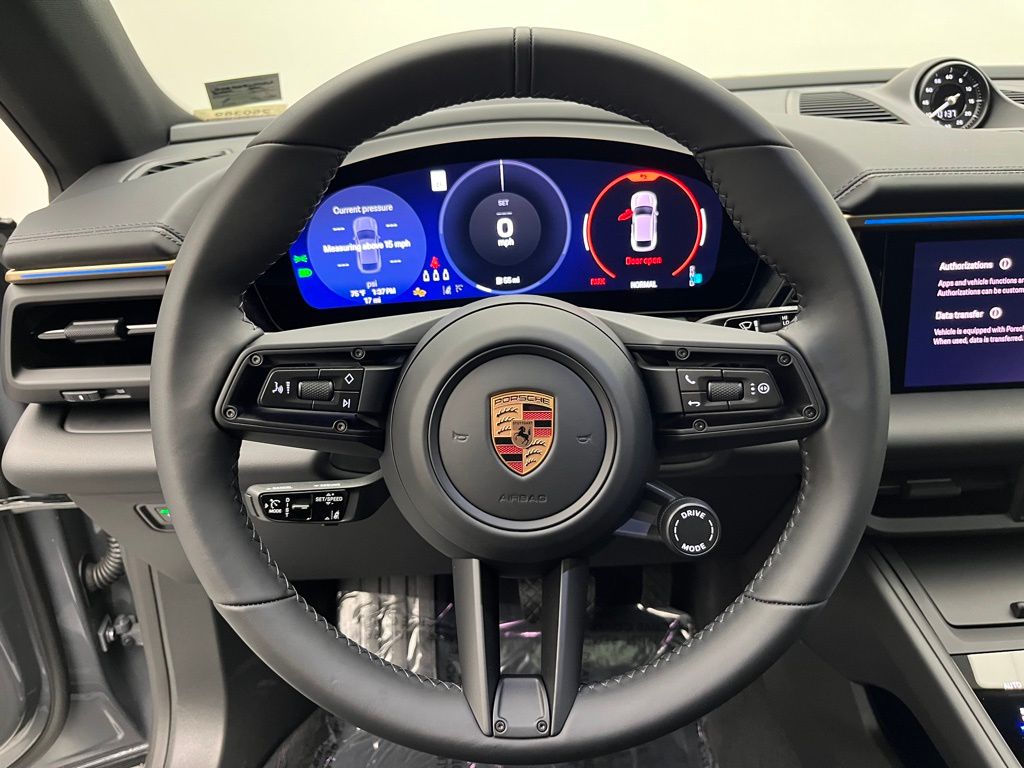 Thumbnail: 2025 Porsche Macan - 12