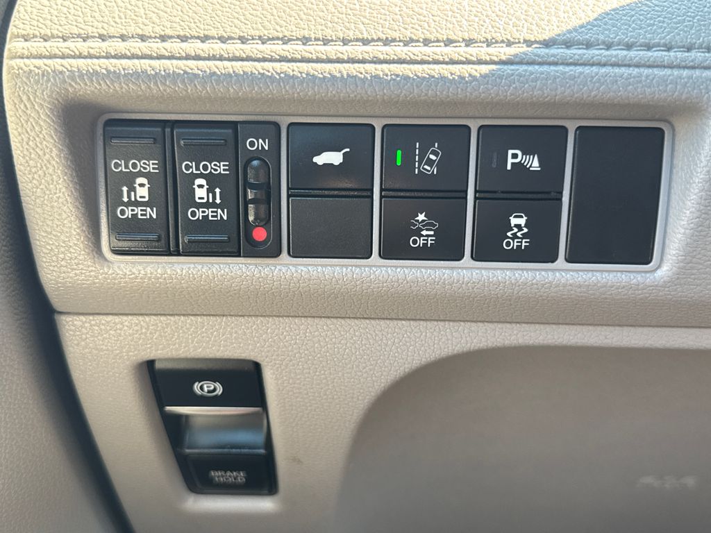Used 2018 Gray Honda Elite image 38