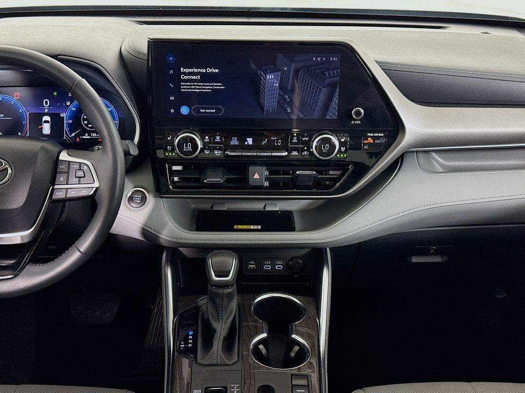 Thumbnail: 2024 Toyota Highlander - 14