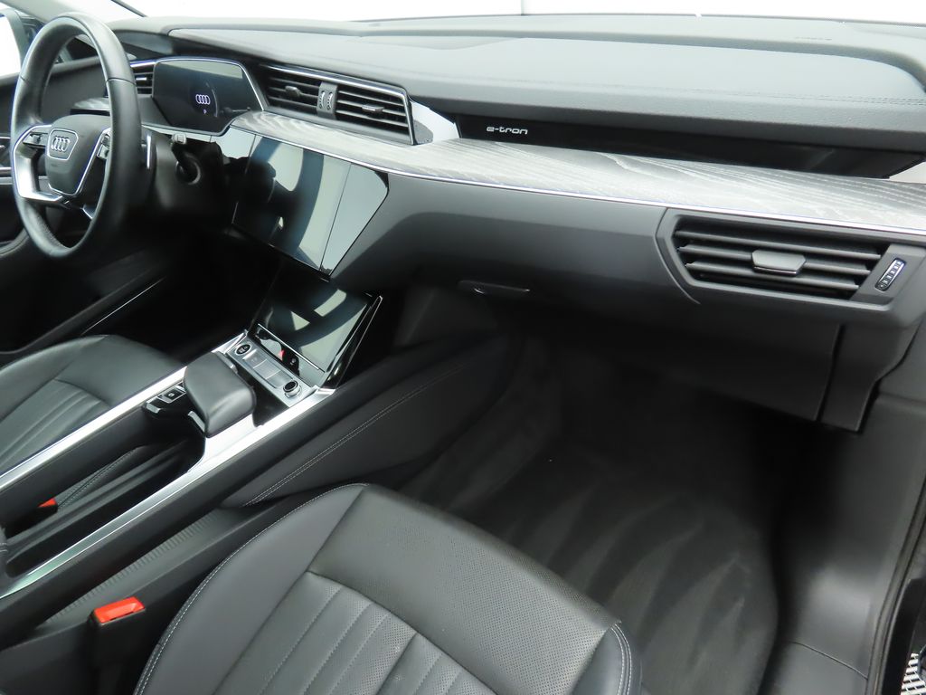 2022 Audi e-tron Premium Plus 17
