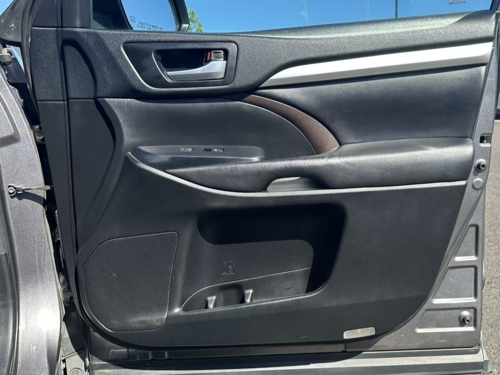 2018 Toyota Highlander 