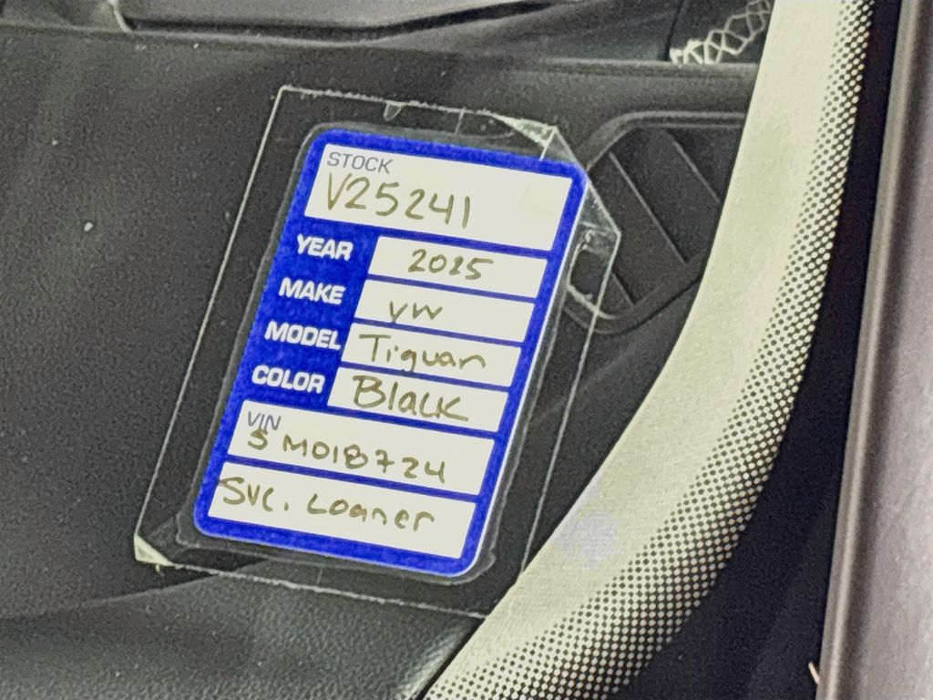 2025 Volkswagen Tiguan 2.0T SE