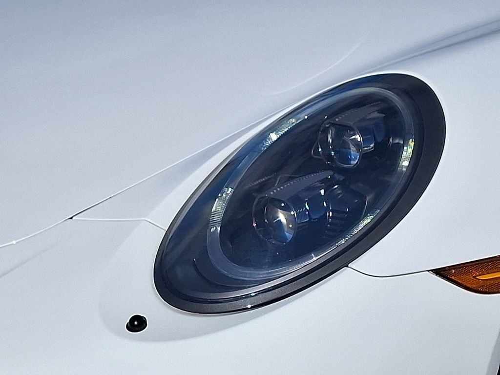 Thumbnail: 2018 Porsche 911 - 11