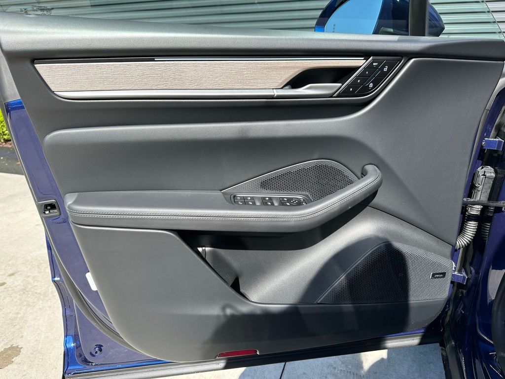 Thumbnail: 2024 Porsche Macan - 18