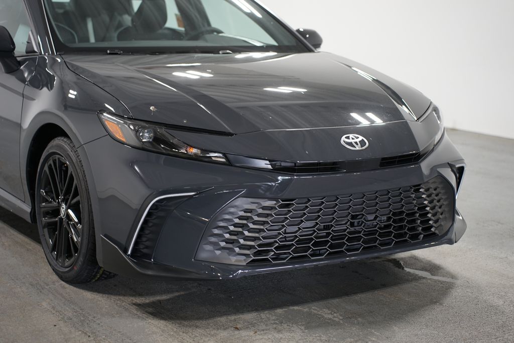 2025 Toyota Camry SE 4